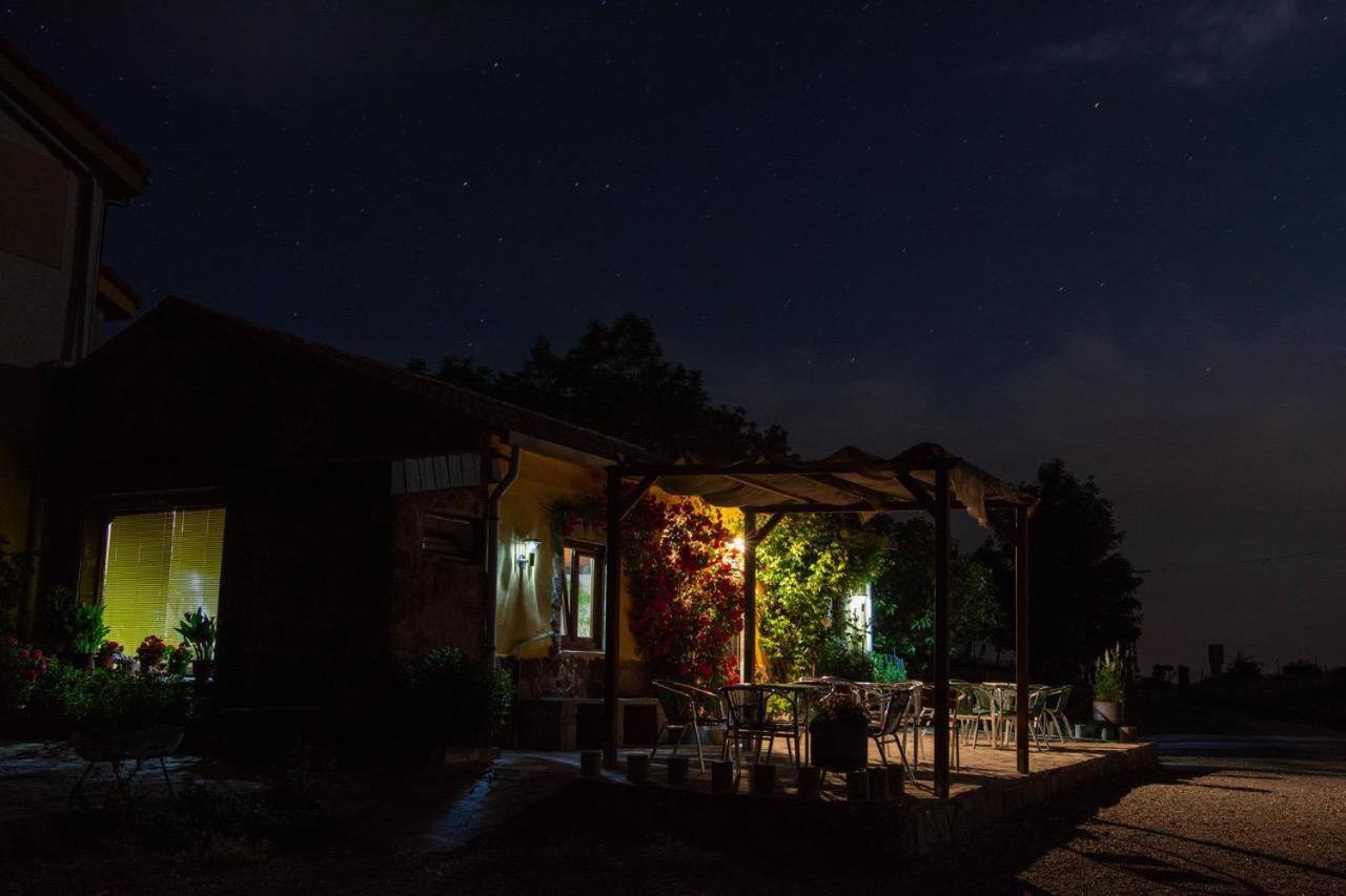 Hostal La Collada De Aralla Aralla de Luna Bagian luar foto