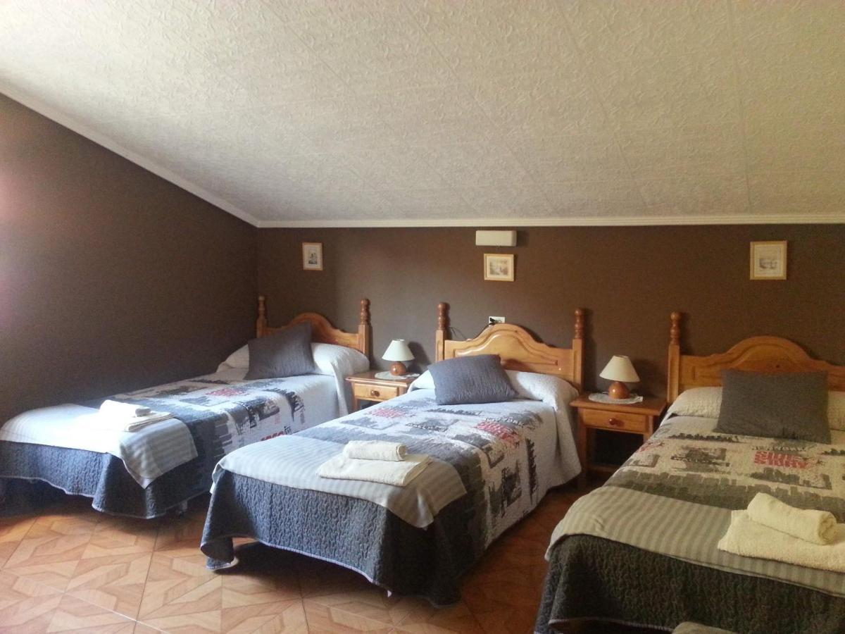 Hostal La Collada De Aralla Aralla de Luna Bagian luar foto
