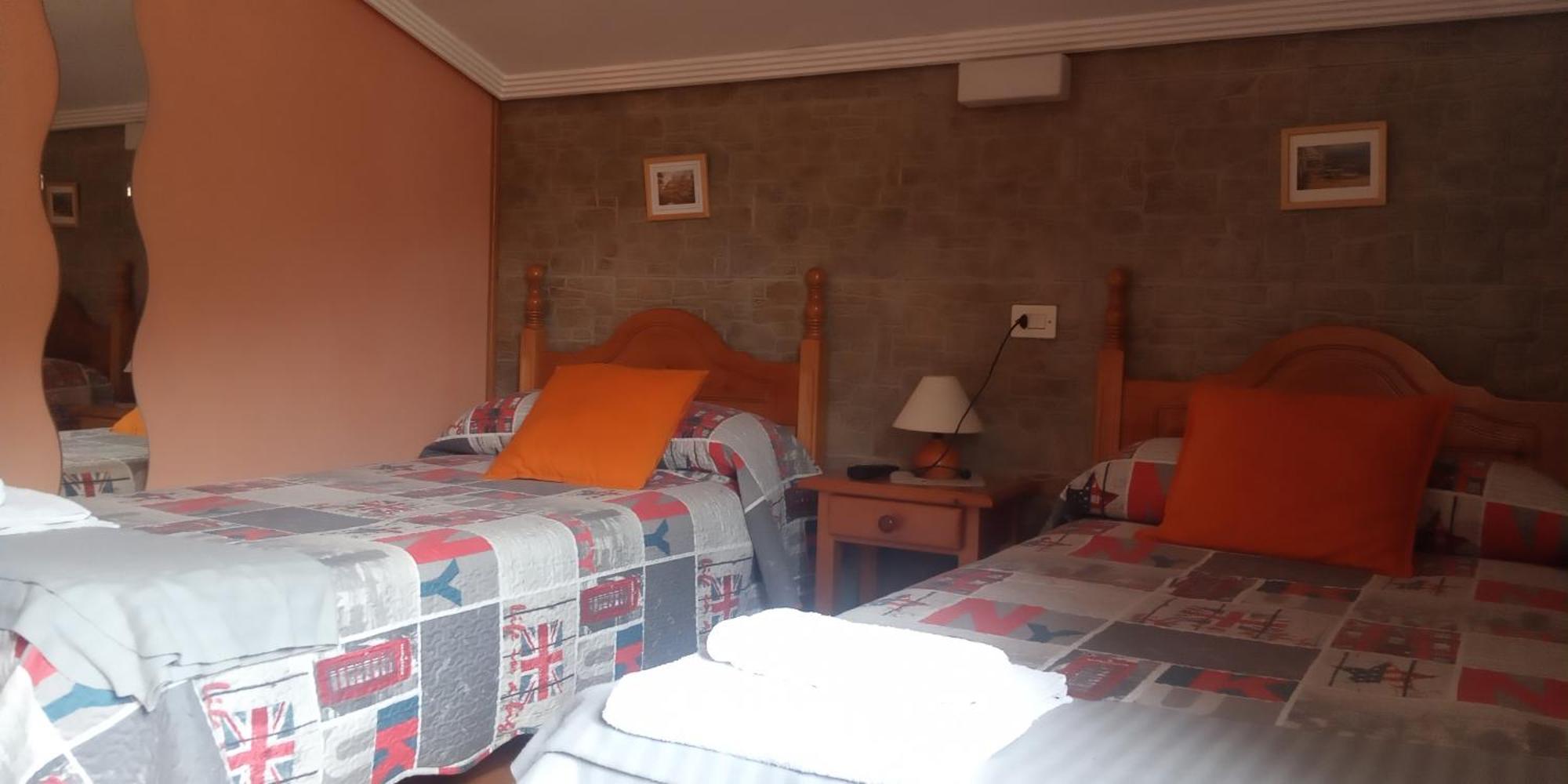 Hostal La Collada De Aralla Aralla de Luna Bagian luar foto