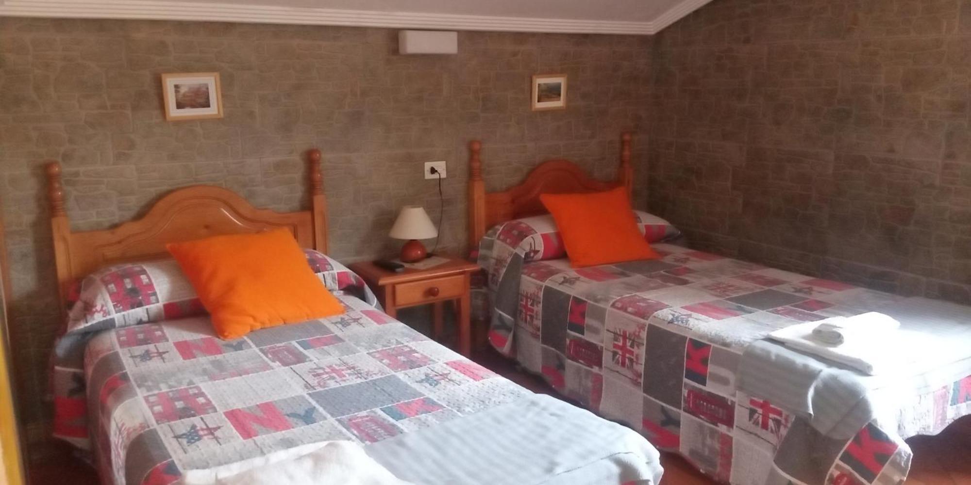Hostal La Collada De Aralla Aralla de Luna Bagian luar foto