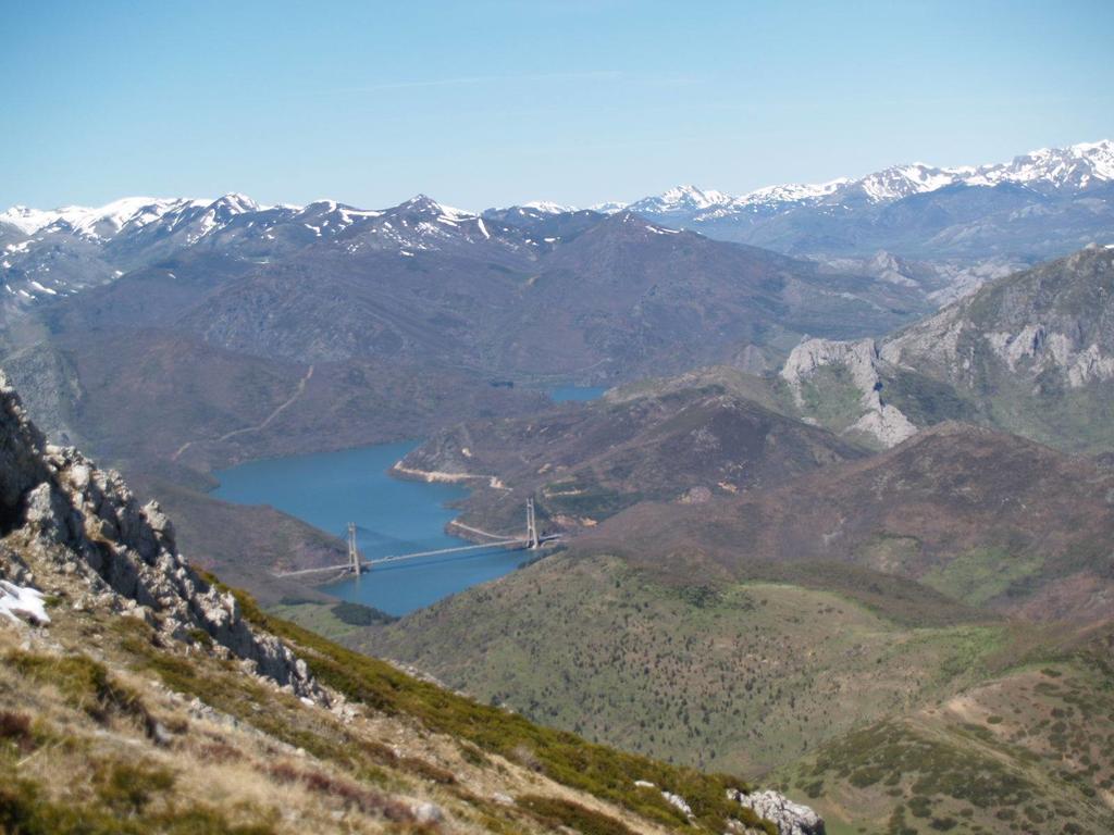 Hostal La Collada De Aralla Aralla de Luna Bagian luar foto